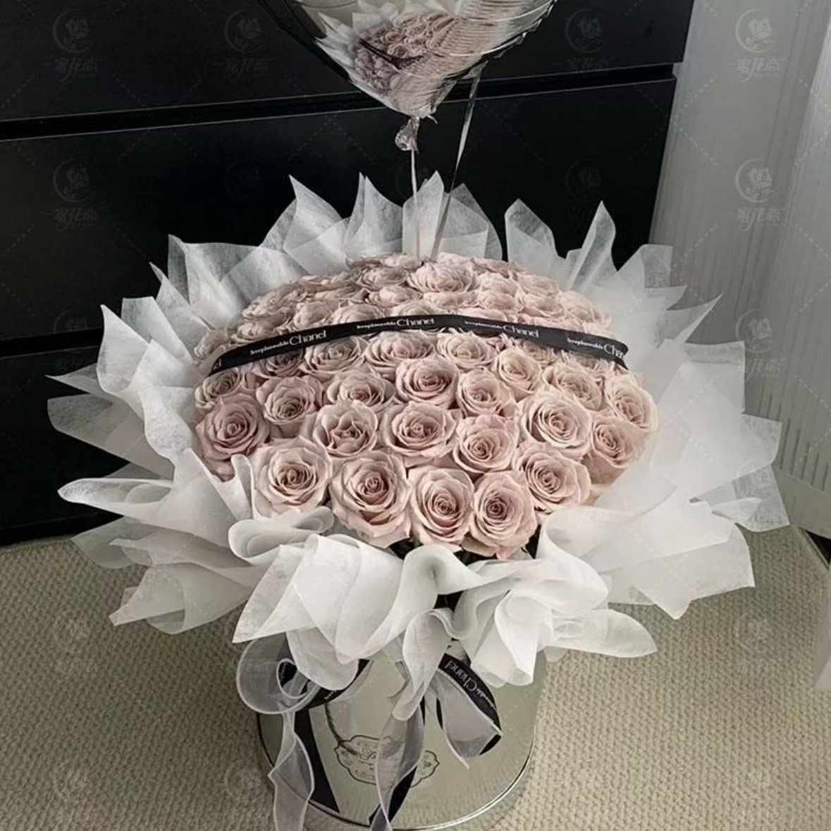 【威尼斯之恋】52枝曼塔玫瑰抱抱桶（含气球）鲜花送女友表白生日礼物送闺蜜